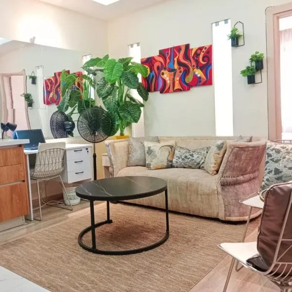 Charming cosy one bed condo with heated pool，位于内罗毕的酒店