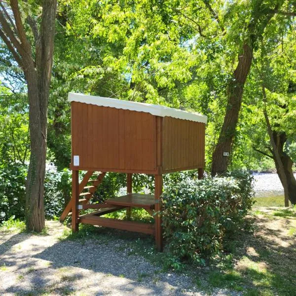 Camping La Charderie，位于Pont-de-Labeaume的酒店