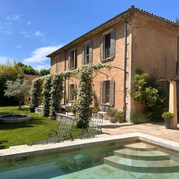 Les Tilleuls，位于卡瓦永的酒店