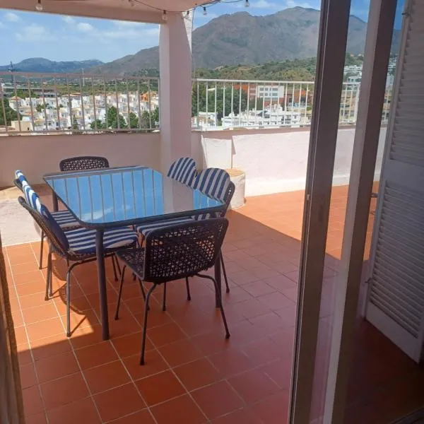 Ático en Estepona, Malaga，位于埃斯特波纳的酒店