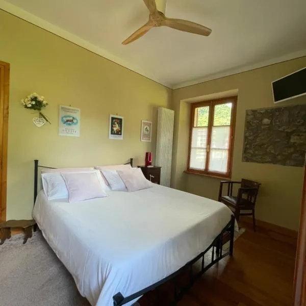 Dimora Fiorita Junior My Holiday Home，位于瓦拉洛的酒店