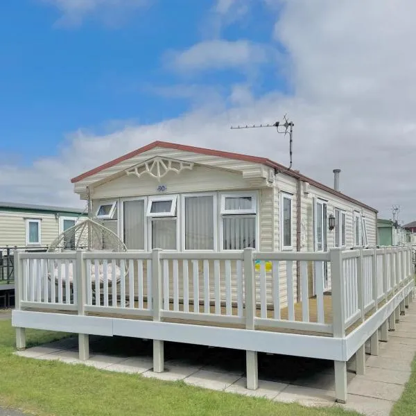 2 bedroom cosy caravan, Sealands，位于英戈尔德梅尔斯的酒店