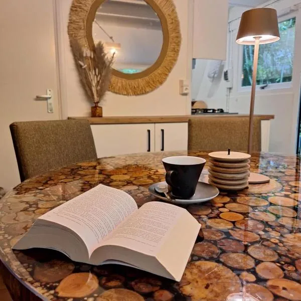 Chalet Séquoia 138 Nature, piscine et chien bienvenu à Durbuy，位于杜柏的酒店