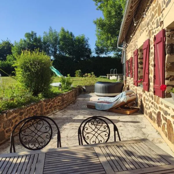 Propriété 15mn du circuit des 24h, avec piscine, parking privé，位于La Bazoge的酒店
