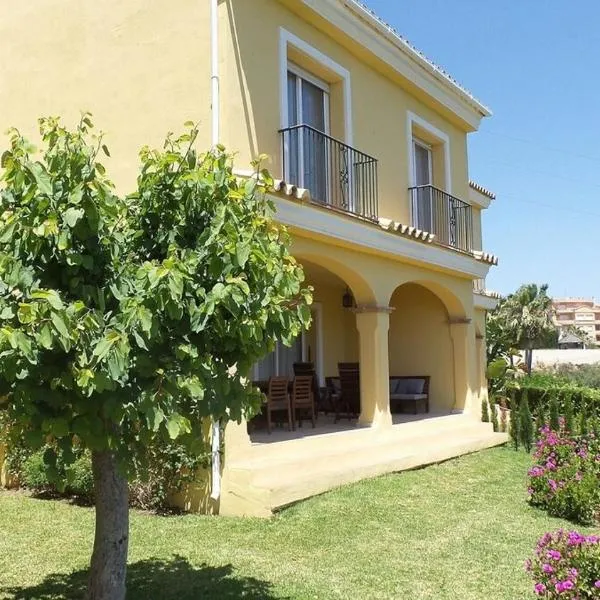 Chalet Mijas Riviera del Sol - Vista Golf，位于米哈斯科斯塔的酒店
