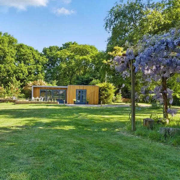 Independent rural detached annexe with free private Parking，位于坎特伯雷的酒店