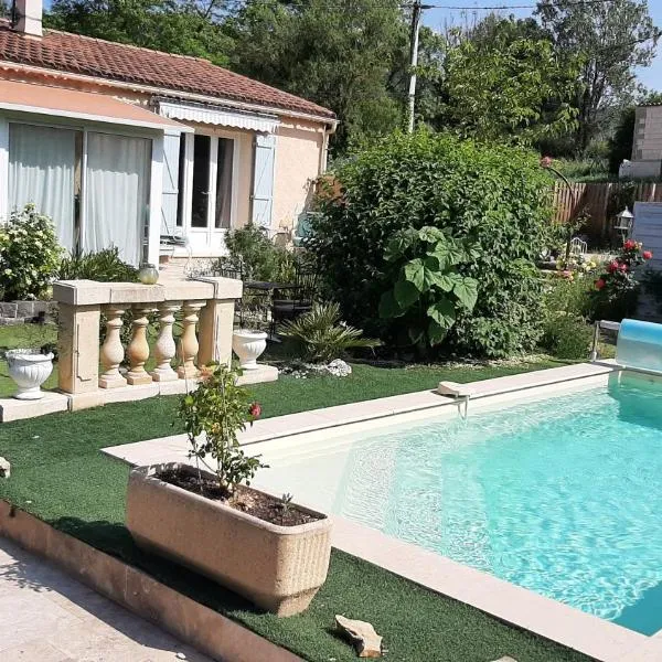 Eclats du Sud, villa les Cigales avec piscine, proche Cassis, meublé de tourisme 3 étoiles，位于Auriol的酒店