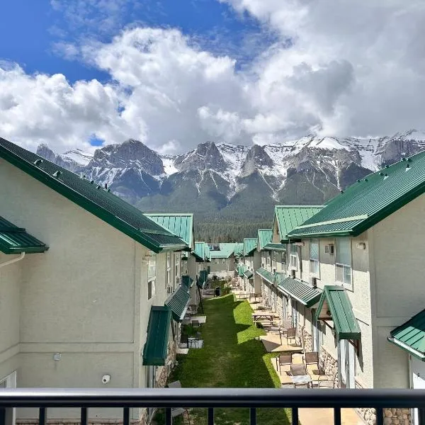 B233 Mountain View 2BD 2BT AC BonFire BBQ Townhome Close to Banff，位于坎莫尔的酒店