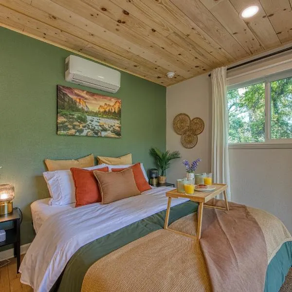 The Mountains are Calling - Private, Guesthouse Retreat near Yosemite，位于阿赫瓦尼的酒店