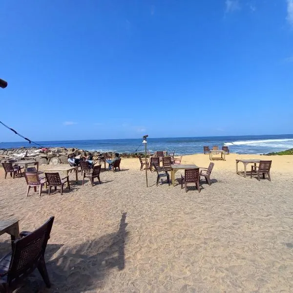 East West Beach Resorts，位于瓦尔卡拉的酒店