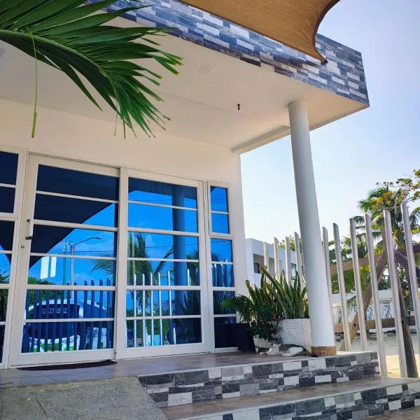 Casa Vacacional ELA en Coveñas, frente al mar，位于科韦尼亚斯的酒店