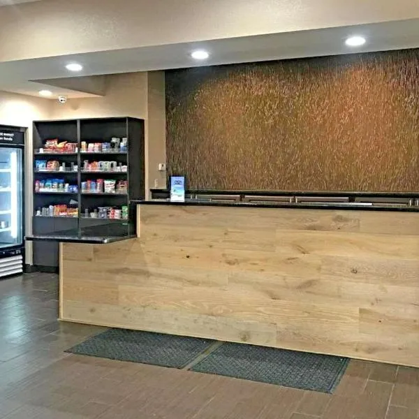 Rodeway Inn & Suites，位于奥法伦的酒店