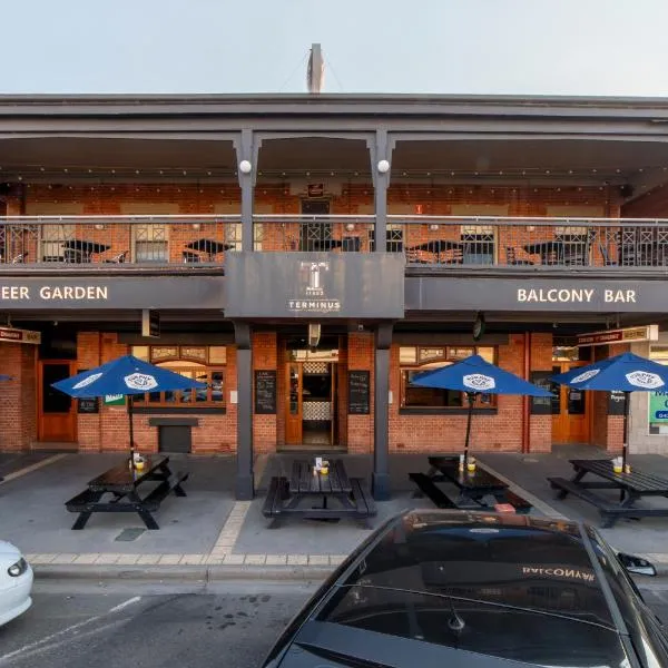 Terminus Hotel Yarrawonga，位于亚勒旺加的酒店