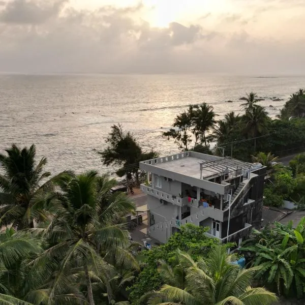 The Stables Oceanfront Hotel Midigama，位于米迪加马东的酒店