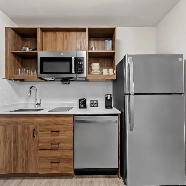 Everhome Suites Brownsville，位于布朗斯维尔的酒店
