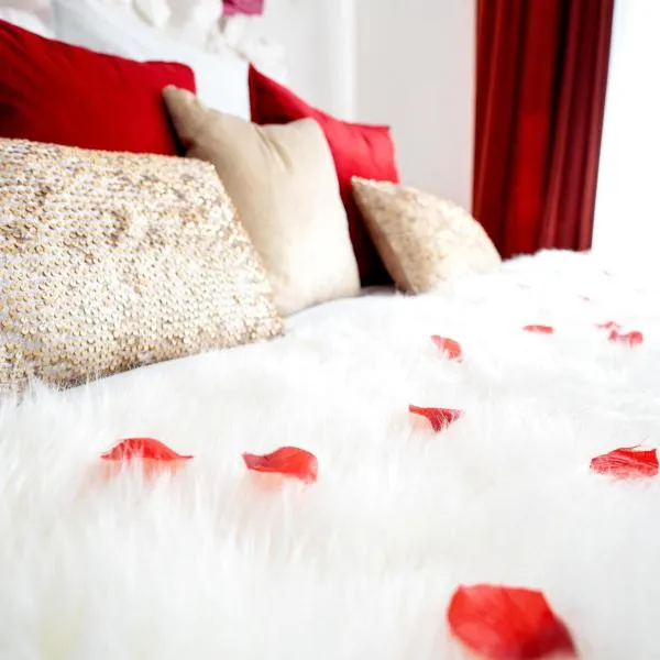 La Chambre des Secrets by Leslodgespa - Escapade romantique proche de Bâle avec terrasse privée，位于Hésingue的酒店