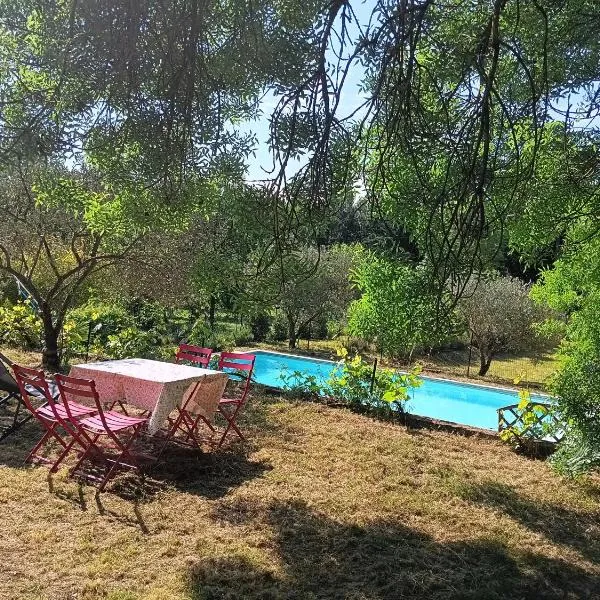 Gîte Gard 4-5 personnes Piscine et rivière，位于Saint-Julien-de-Cassagnas的酒店