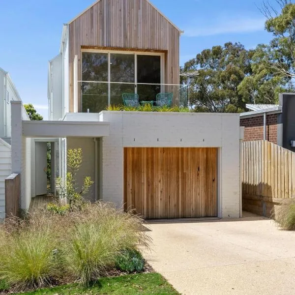 Laguna Beach House Ocean Grove-pets welcome，位于格罗夫海洋的酒店