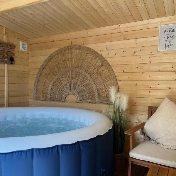Escale Cosy à Pontoise Jacuzzi et terrasse，位于蓬图瓦兹的酒店