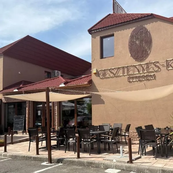Gesztenyés-Kert Panzió，位于Pécsvárad的酒店