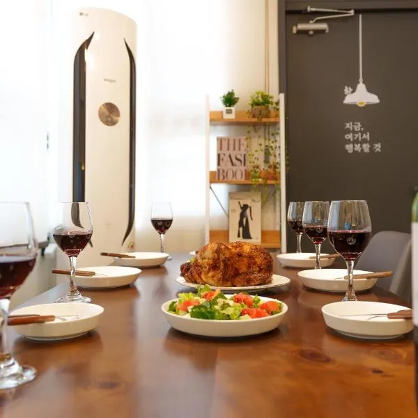 Open#Dongdaegu Station#Luggage Storage#Maximum 8 people#Sensational Accommodation#Hotel Bedding#Silent Fan#1st Floor House，位于大邱的酒店