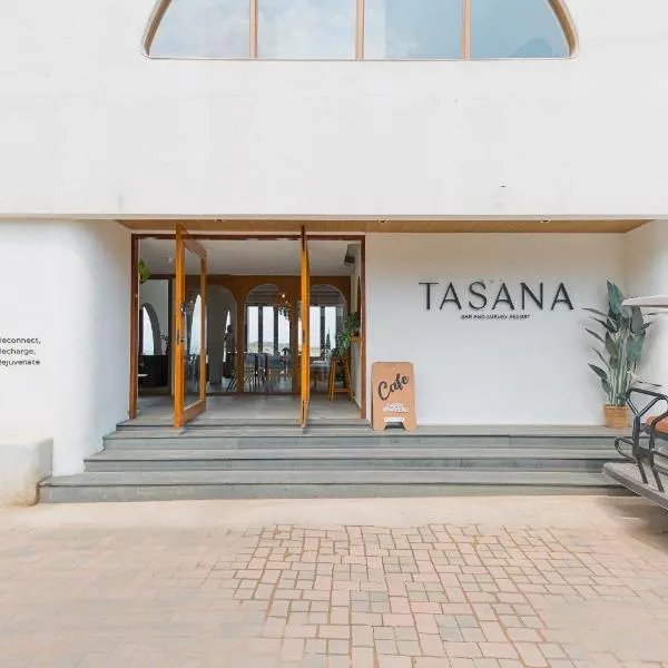 Tasana bar and luxury resort，位于格兰岛的酒店