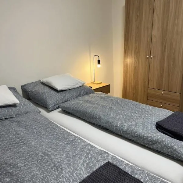 KatalinKert Apartman 3，位于杰尔的酒店
