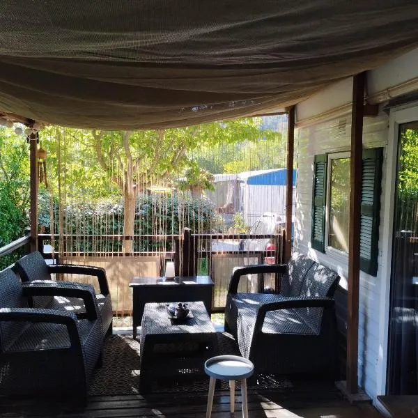 Mobil home Var，位于Méounes-lès-Montrieux的酒店