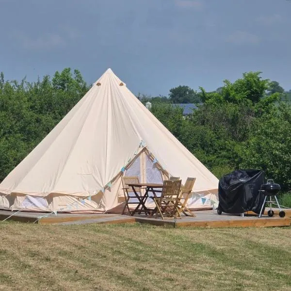 Camping le Monteil，位于Évaux-les-Bains的酒店