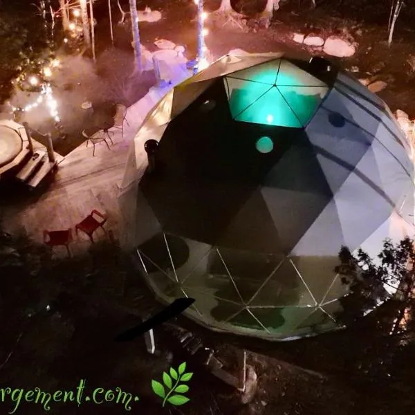 La générale Sherman, Expérience hébergement le luxe sauvage avec vue et jacuzzi，位于圣亚历克西德蒙的酒店