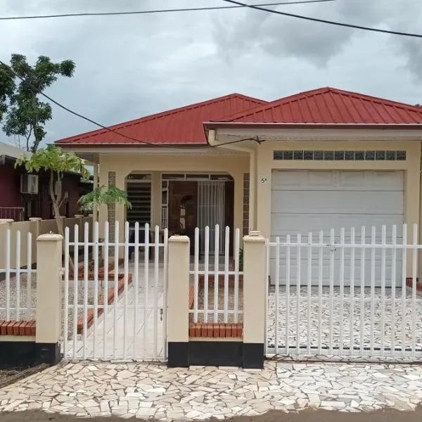Casa Tawajakoera，位于帕拉马里博的酒店
