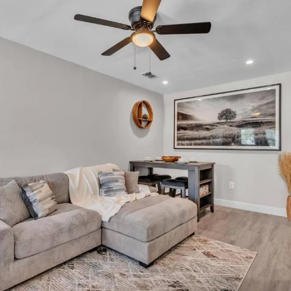 Chain of Lakes Cottage，位于温特黑文的酒店