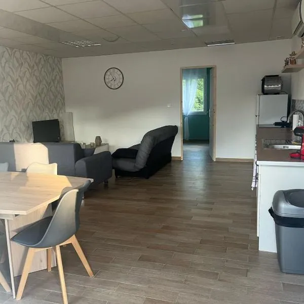 Le feuillu Bogny-sur-Meuse，位于Braux的酒店