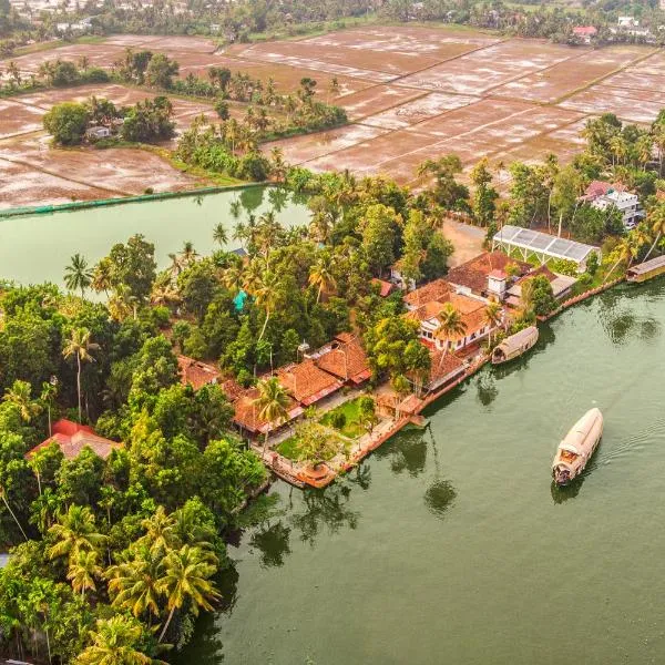 Alaya Stays Palm Dale Heritage Backwater Retreat with Garden & Restaurant，位于阿勒皮的酒店