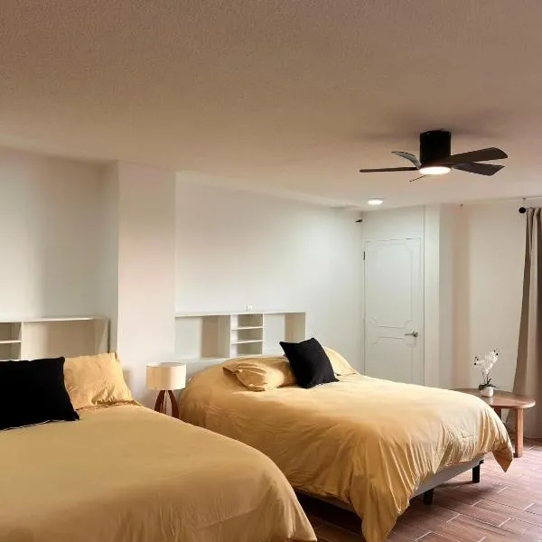Habitacion Berlin en The Green Door，位于阿瓜斯卡连特斯的酒店