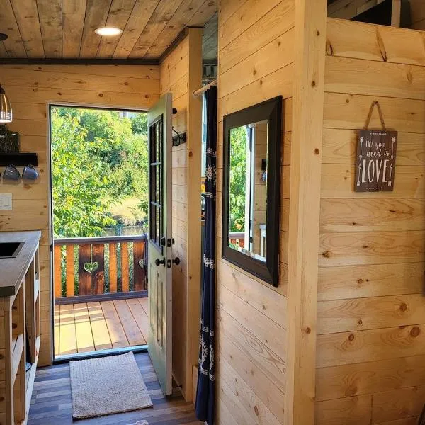Tiny Home By The Beach，位于布莱恩的酒店