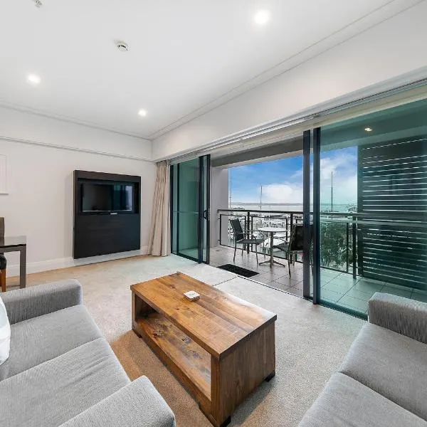 Stunning Auckland Harbour Views，位于奥克兰的酒店