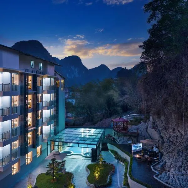 潮漫酒店（阳朔十里画廊遇龙河店），位于阳朔的酒店