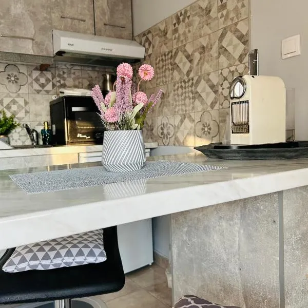 Luxus Wohnung for 2，位于卡桑德里亚的酒店