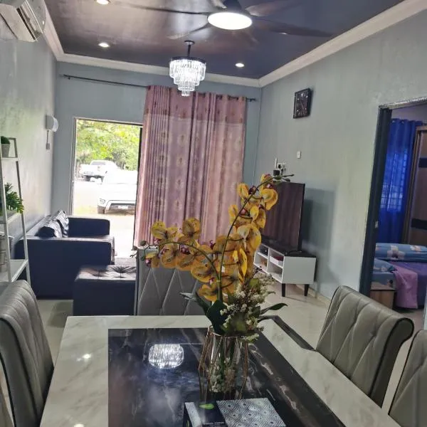 By The River Homestay，位于玻璃市港口的酒店