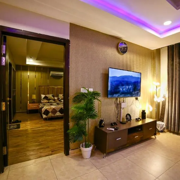 Golden Sand Modern 1 BHK Luxury Apartment，位于拉瓦尔品第的酒店