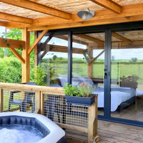 La Luna - Tiny House Spa - Romantique & Nature，位于Saint-Yan的酒店