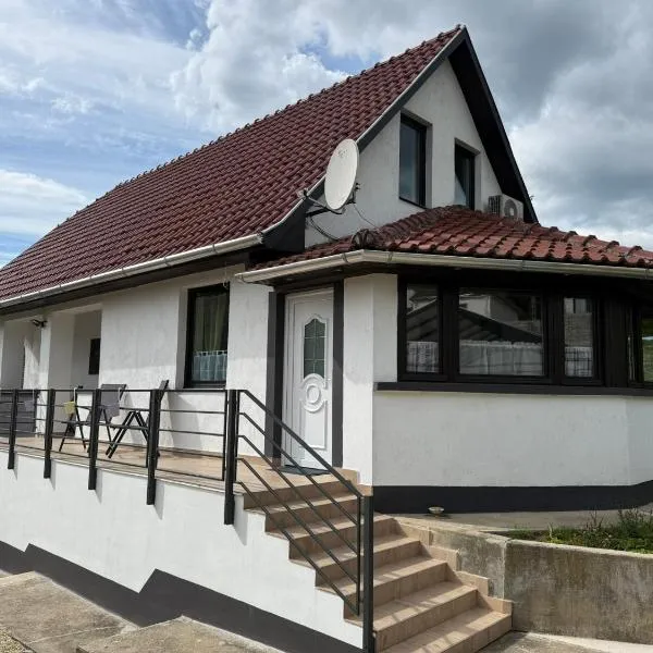 Kamilla Vendégház，位于马德的酒店