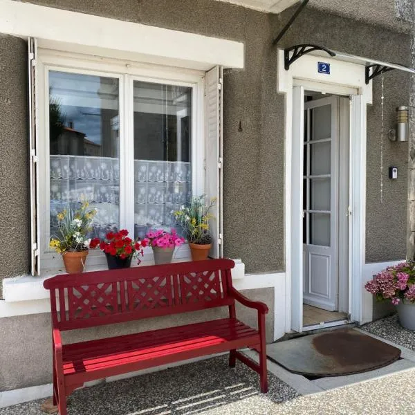 Le Petit Maison，位于Montembœuf的酒店