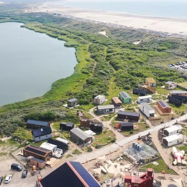 Basecamp Tiny House Eco-resort IJmuiden，位于艾默伊登的酒店