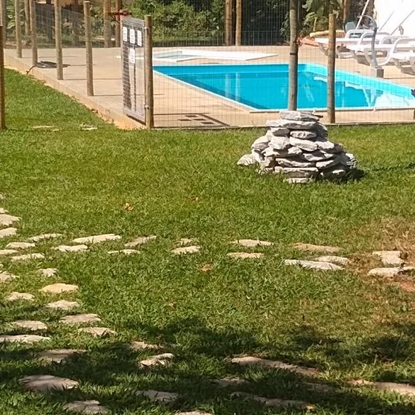 JACARANDÁ Chalés com piscina em São José da Serra MG，位于雅博蒂卡图巴斯的酒店