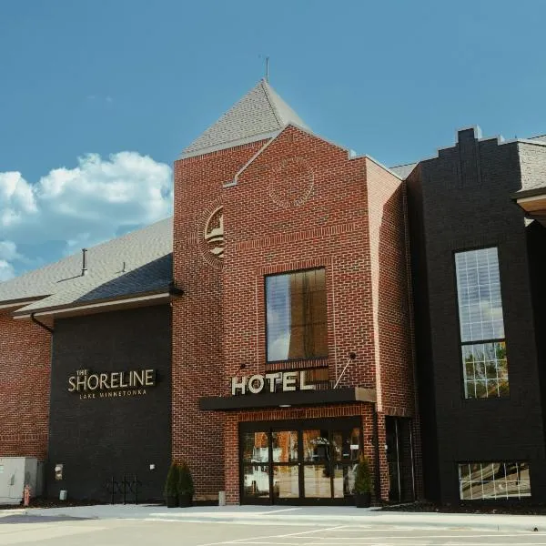 The Shoreline Hotel，位于Spring Park的酒店