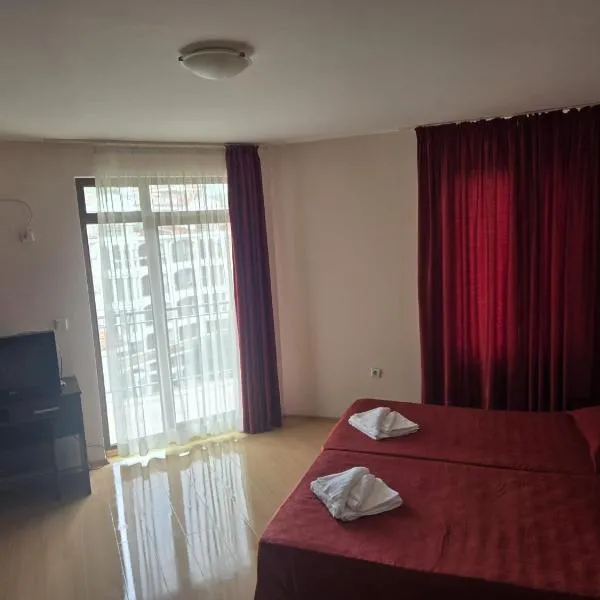 Blue sky apartments,位于阳光海滩的酒店