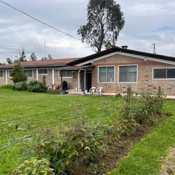 Quito Eco Lodge Airport - B&B，位于塔巴贝拉的酒店