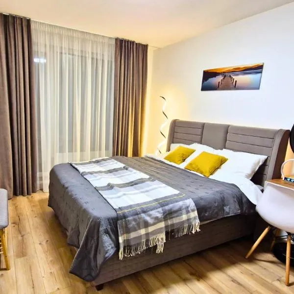 Chic, Sunny and Cozy One Bedroom Bliss，位于瓦尔纳的酒店